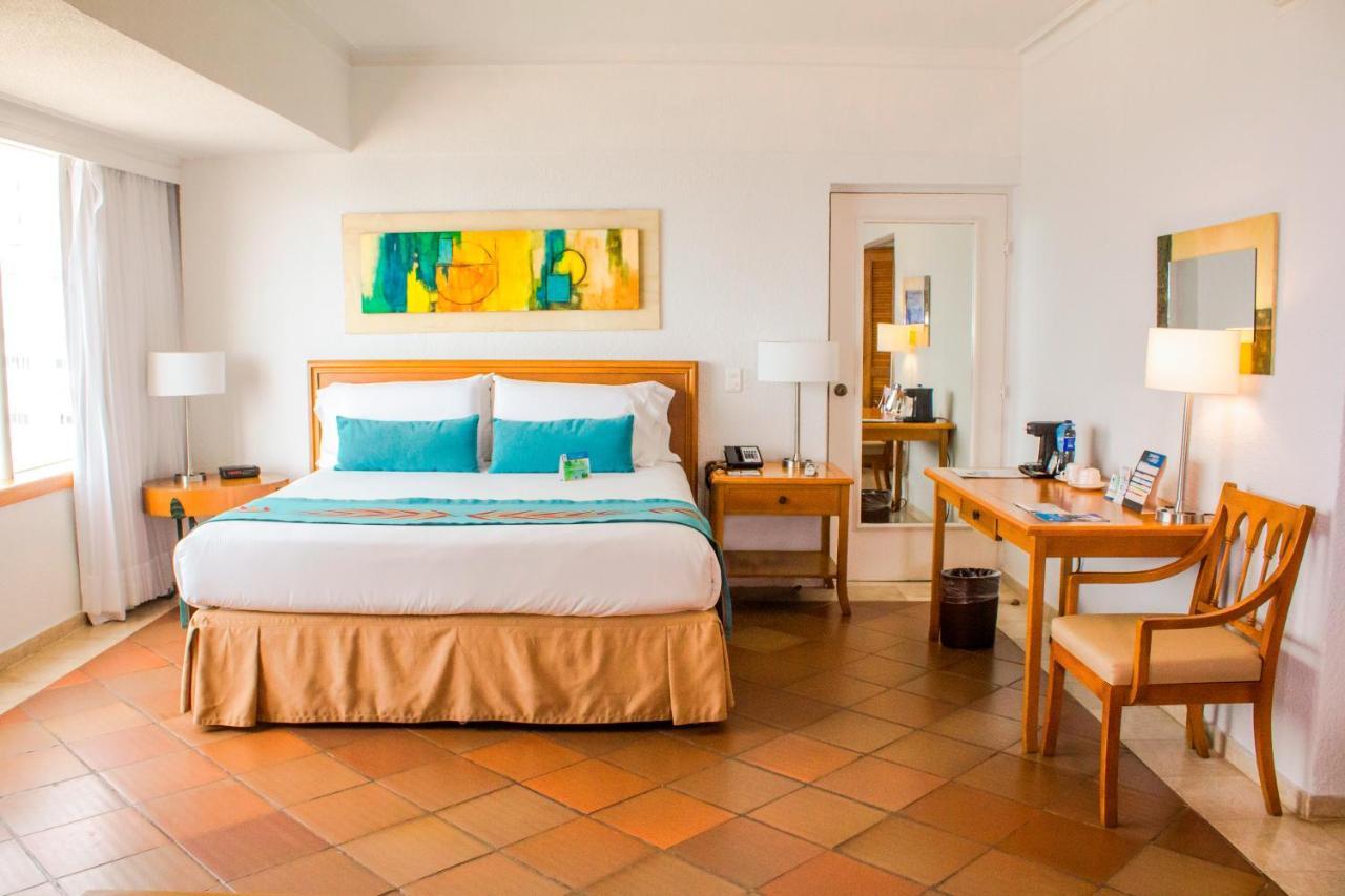 Hotel Almirante Cartagena Colombia Εξωτερικό φωτογραφία A room at the hotel